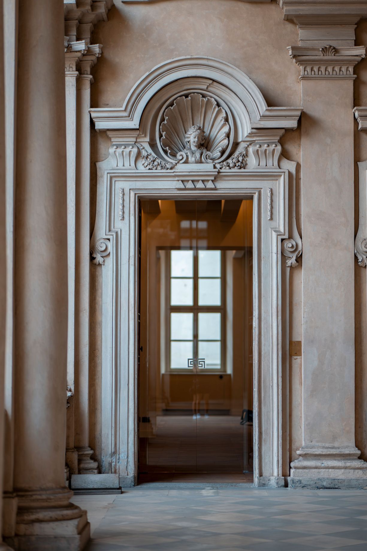 L'ingresso di Piano Nobile dal Loggiato Maggiore di Palazzo Saluzzo PAesana