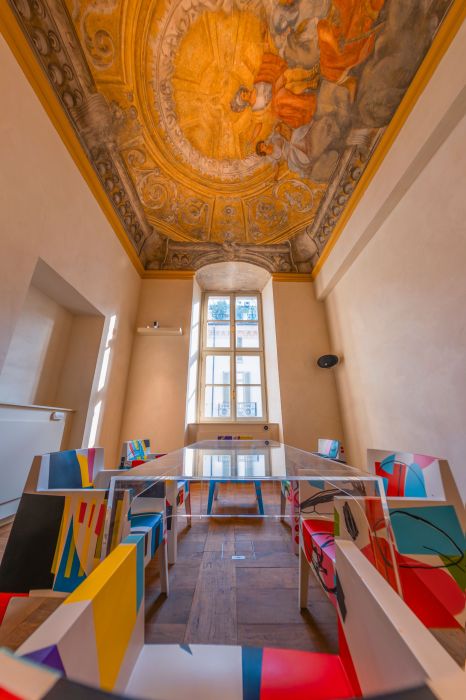 Tavoli e sedute Sala della Conciliazione Piano Nobile Palazzo Saluzzo Paesana