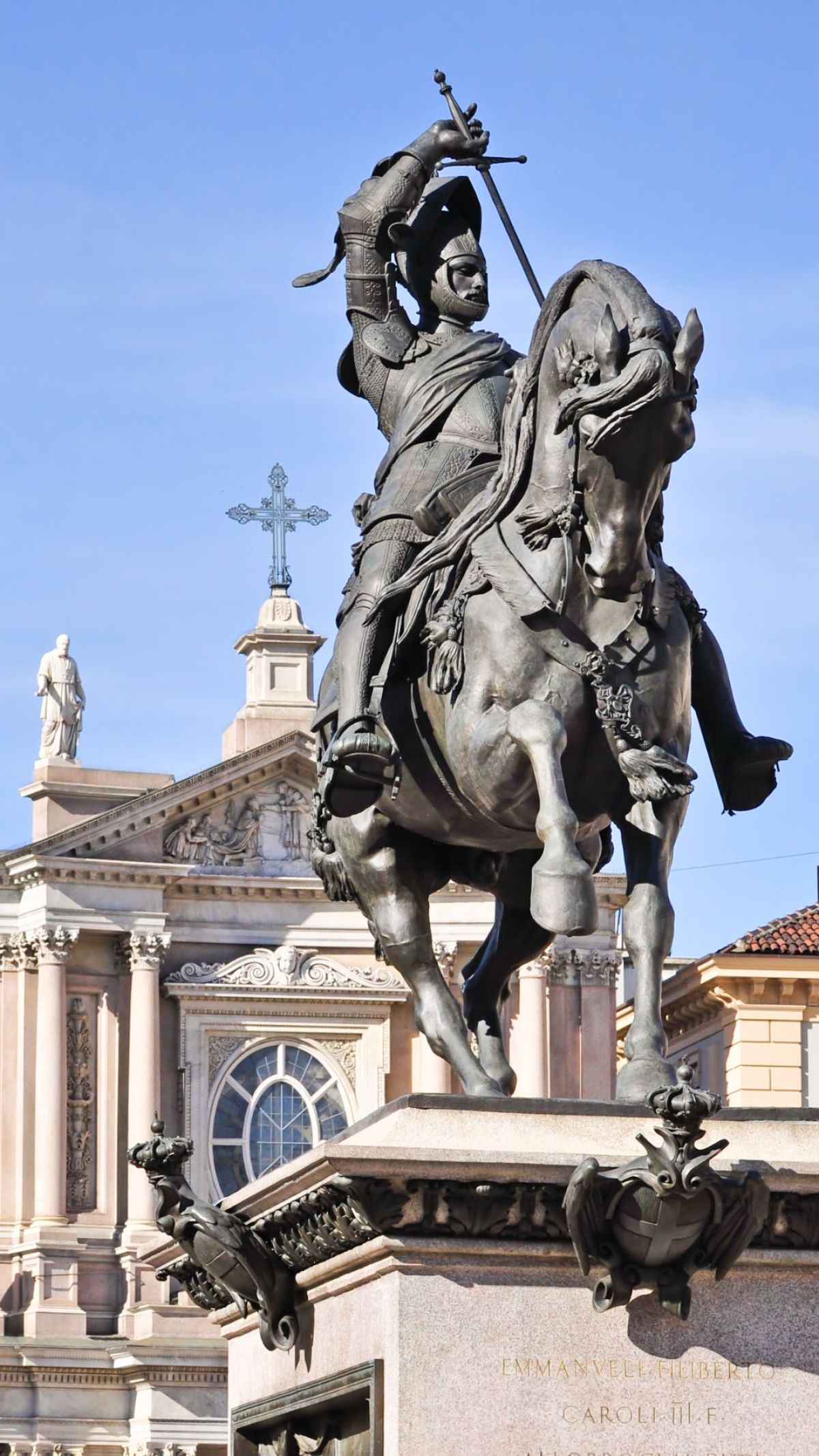 il monumento a Emanuele Filiberto di Savoia in Piazza San Carlo noto col nome piemontese di Caval ëd Bronz
