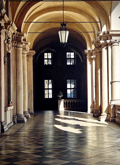 Loggiato Maggiore verso lo scalone del Piano Nobile Palazzo Saluzzo Paesana