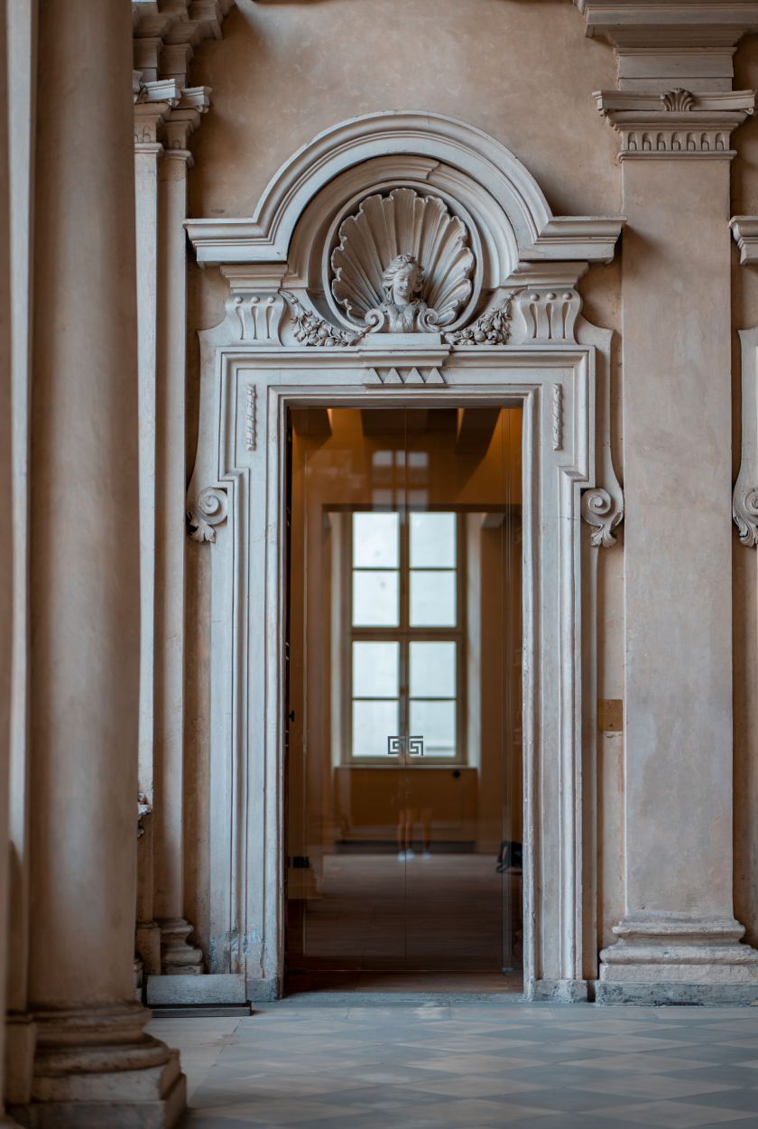 Ingresso al Piano Nobile dal loggiato Maggiore di Palazzo Saluzzo PAesana