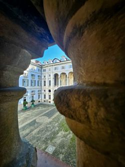 Scorcio cortile d'onore Palazzo Saluzzo Paesana