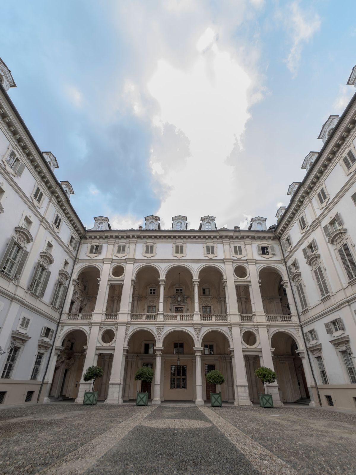Il cortile d'onore di Palazzo Saluzzo Paesana